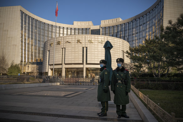 China's central bank has reportedly been telling its large state-owned banks to sell, not buy, US dollars as part of its efforts to contain the yuan's depreciation against the dollar.