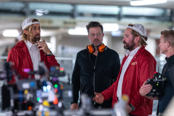 Ryan Gosling (left) with director David Leitch and stunt double Logan Holladay on the set of The Fall Guy.