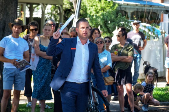 Jas Stephens Yarraville auctioneer Tate Moore takes bids during the West Footscray auction.