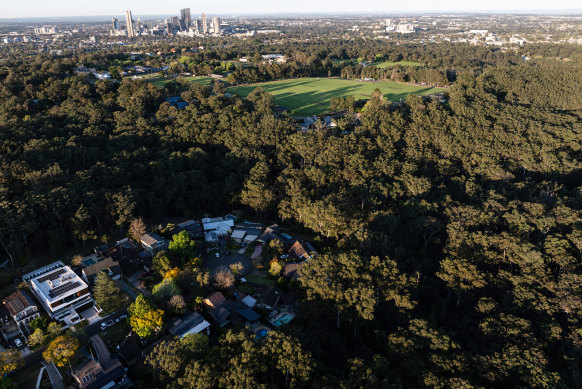 Parramatta Council wants to create a formal bike and walking path along Hunts Creek to Lake Parramatta through the northern edge of The King’s School. 