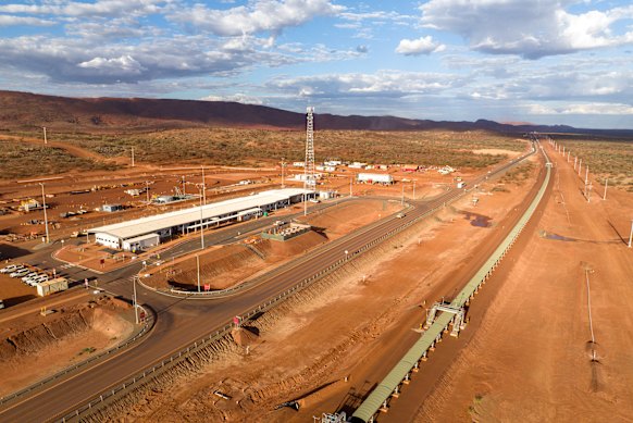 Western Range’s conveyor belt stretches 18 kilometres.