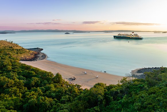 The 10-day Kimberley Coastal Expedition brings you closer to the outback, making it a home for everyone. 