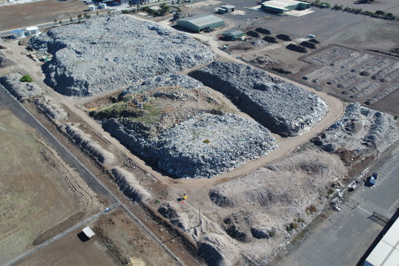 The toxic waste stood 20 metres high with a volume of 350,000 cubic metres.