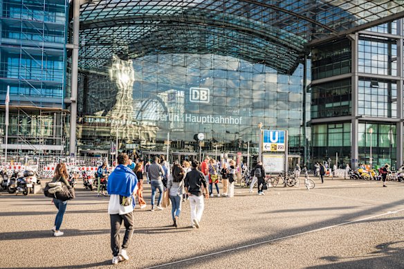The main entrance of the Hauptbahnhof.