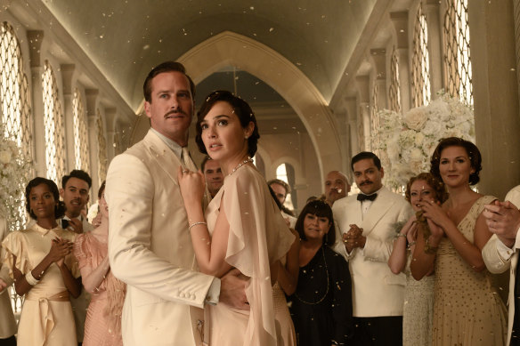 Simon Doyle (Armie Hammer) and Linnet Ridgeway (Gal Gadot) are a picture-perfect couple on a honeymoon voyage down the Nile.