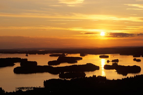 Lake Kallavesi, at nearly 500 square kilometres, surrounds the city of Kuopio.