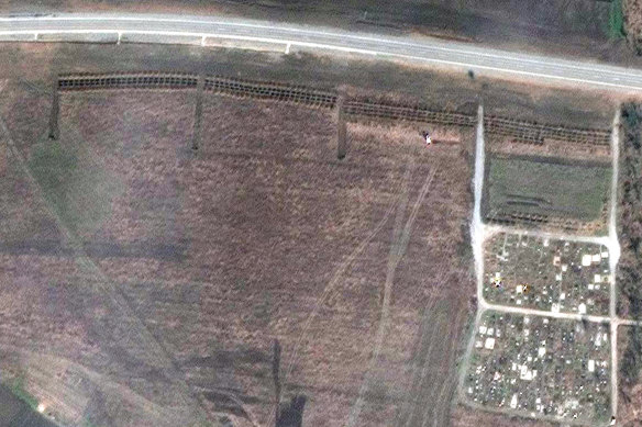 An overview of the cemetery in Manhush where graves are aligned in four sections of linear rows (measuring approximately 85 meters per section). Maxar said it adds to more than 200 graves.