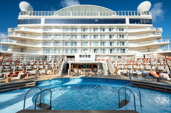 Wayfinder Bay, one of the pool areas on board.