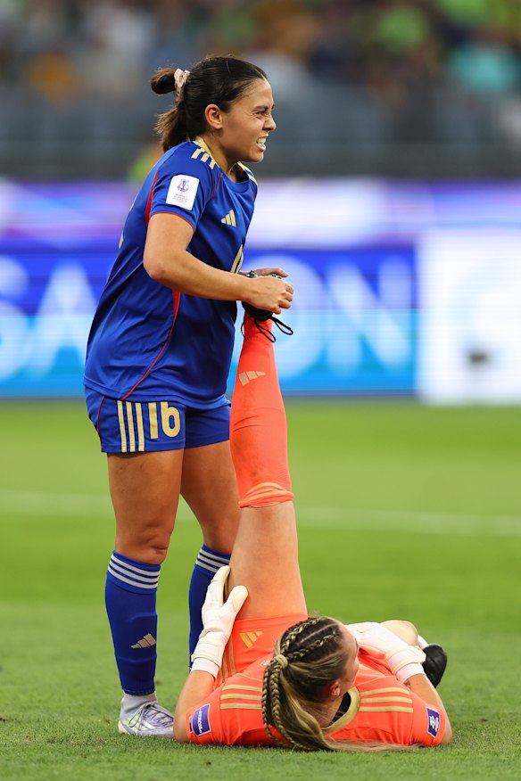 Wunsch helps McDaniel out.