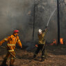 Bushfire threatening homes on NSW south coast to 'burn for days'