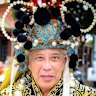 See Tuang Tan in the General’s costume on parade at the Bendigo Easter gala parade. 