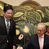 Lawrence Wong and Anthony Albanese sign the agreement – 