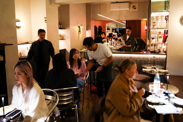 'Modern social dining bar' Linla.