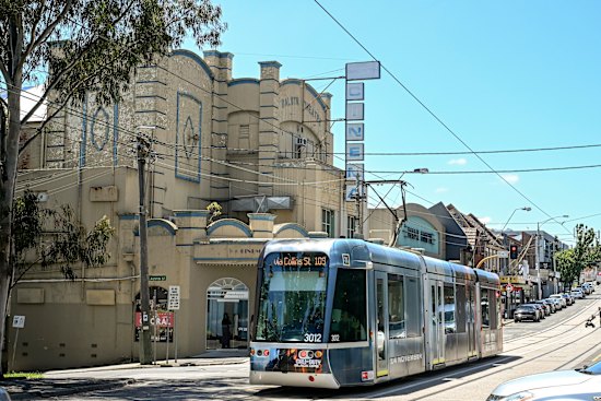 The 109 tram passes the Palace Cinemas Balwyn on Whitehorse Rd.