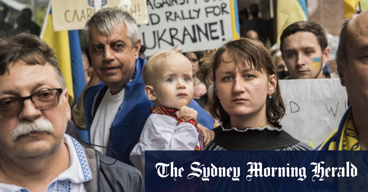 In centinaia si riuniscono a Sydney per sostenere l’Ucraina