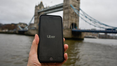 Uber has agreed to give its UK drivers the minimum wage once they have accepted a trip.