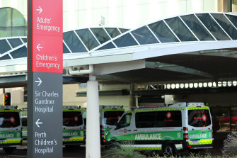 Patients were left to wait for more than 8 hours in an ambulance. 