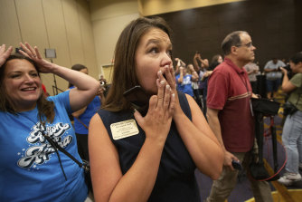 Eyalet Temsilcisi Stephanie Clayton, Kansas'taki kürtaj referandumunun seçim sonuçlarına tepki gösteriyor.