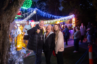 Bert, Amanda and Chantel Koetsier with their Christmas lights.