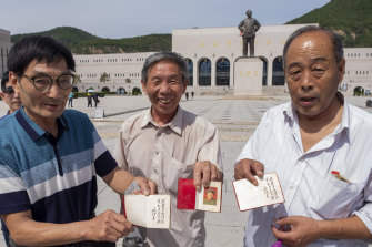 Army veterans from Henan province display their retirement certificates at Yan’an Revolutionary Memorial Hall. 