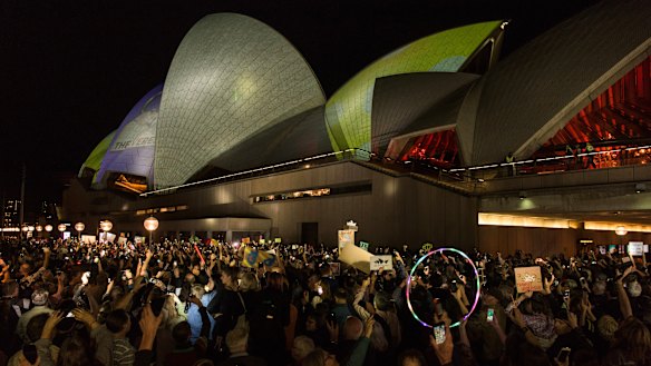 Protesters against promoting the Everest Horse Race onto the sails of the Sydney Opera House.