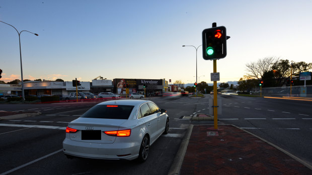 Perth's red light turning arrow trial has been aborted early after an increase in crashes.