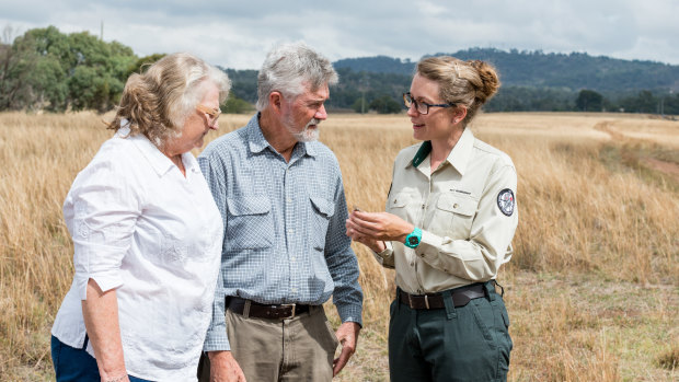 Property owners Jen and Peter Ipkendanz talk to ACT Parks and Conservation Ecologist Emma Carlson about grassland earless dragon conservation.