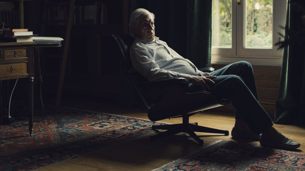 Mario Vargas
Llosa at the
home in Madrid
he shares with
his partner,
Isabel Preysler.