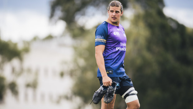 The Brumbies have re-signed injury-played back-rower Ben Hyne.