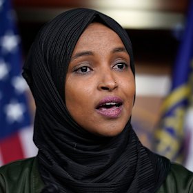 A representante de Minnesota, Ilhan Omar, tem sido implacavelmente alvo da administração Trump.