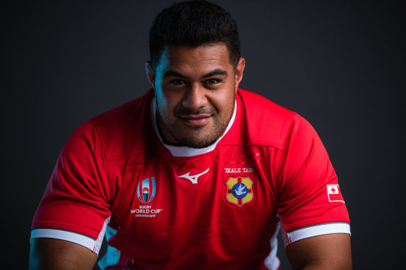 Vunipola Fifita posing in Tonga gear at the 2019 Rugby World Cup.