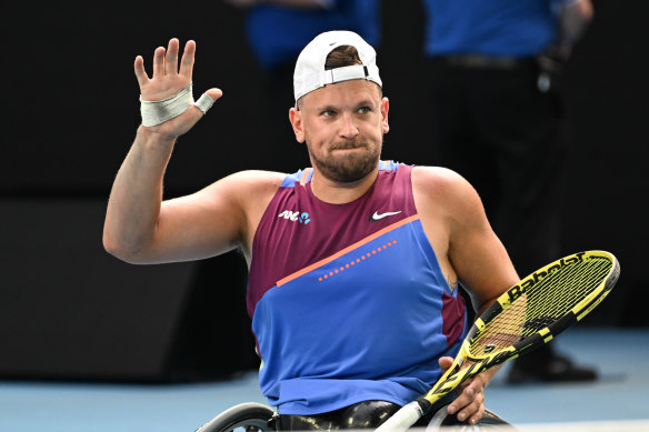 Dylan Alcott acknowledges the crowd.