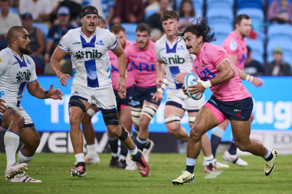 Charlie Gamble of the Waratahs on the charge