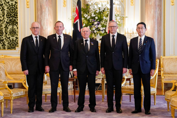 Anthony Albanese, Malcolm Turnbull, Tony Abbott ve John Howard ile birlikte Tokyo'da Japonya Başbakanı Fumio Kishida ile bir araya geldi.