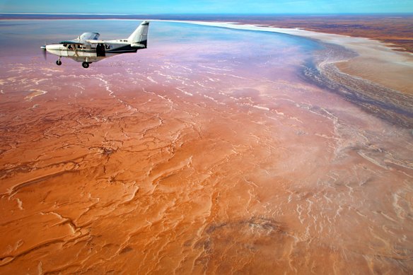 Kati Thanda-Lake Eyre in flood.
