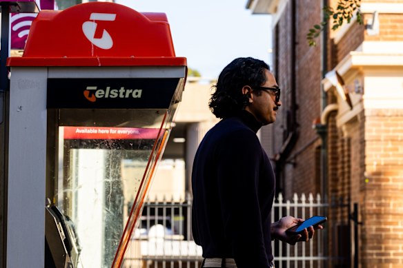 Telstra is investigating widespread network outage.