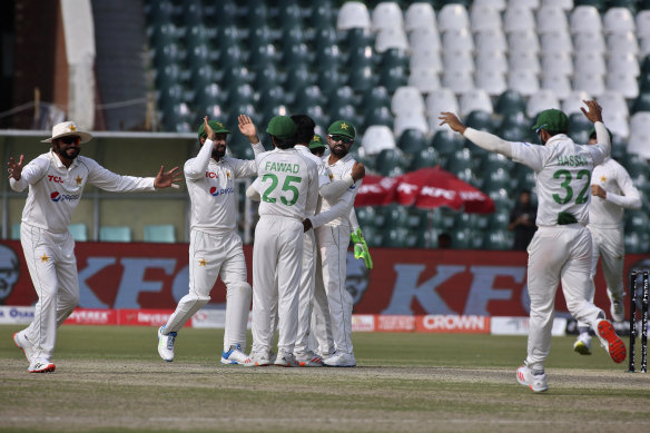 Pakistan celebrate the wicket of Steve Smith.