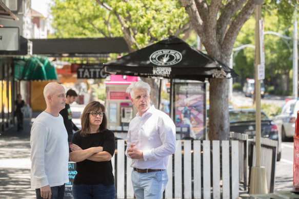 About 600 St Kilda residents and traders including cafe owner Katherine Wilson say the suburb's main streets are in "crisis".
