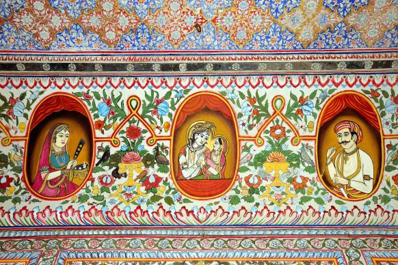 The historic painted Shekhawati havelis depict traditional folk tales, hunting scenes, battles, ancestor portraits and stories.