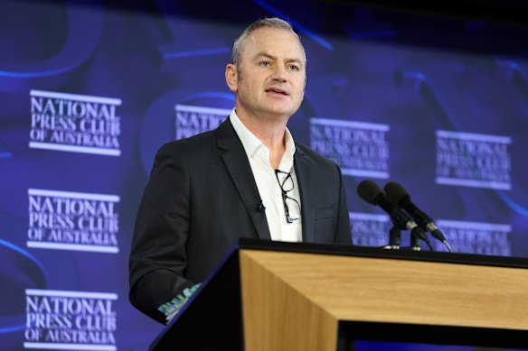 Teal movement funder Simon Holmes à Court addressing the National Press Club on Wednesday.