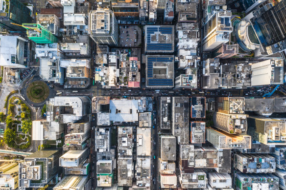 Grid-like streets may be 
easier to navigate, but have been shown to weaken our sense of direction.