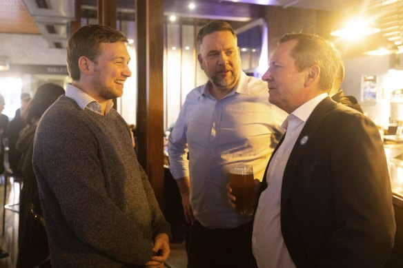 WA Premier Mark McGowan enjoying a pint with The Windsor’s Max Fox-Andrews (far left) after being vaccinated.