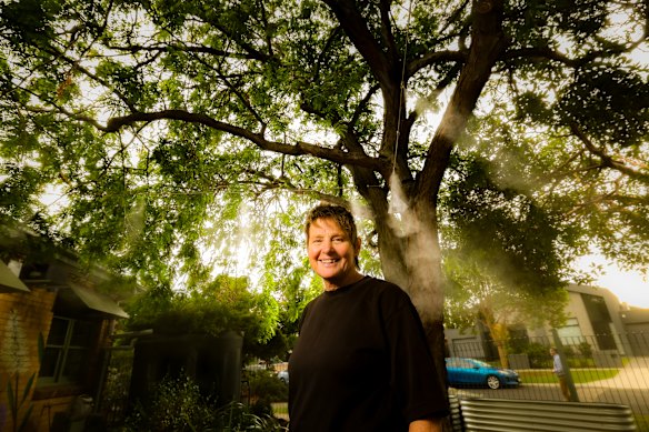A community house in Thornbury has a garden with a misting system to help disadvantaged residents keep cool. Garden volunteer Bron Lewis helped design the space.