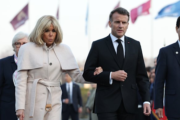 O presidente francês Emmanuel Macron e sua esposa Brigitte Macron na Coreia do Sul na quinta-feira.