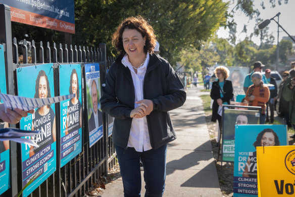 Independent candidate Monique Ryan arrives at Hartwell Primary School to vote.