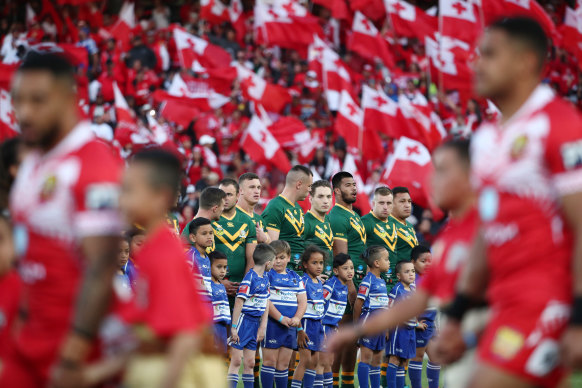 The Kangaroos surrounded by Tongan red and white flags before their last Test in 2019.