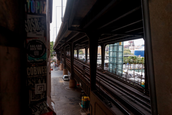 The Cahill Expressway sits on top of the City Circle line.