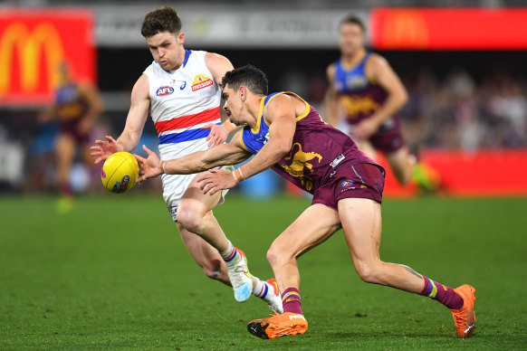 Taylor Duryea and Charlie Cameron go one-on-one in the final seconds of Saturday night’s semi-final.