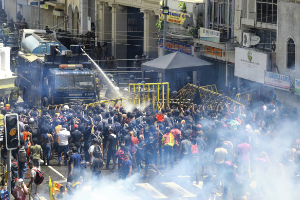 Police use water canon and tear gas to disperse the protesters. 