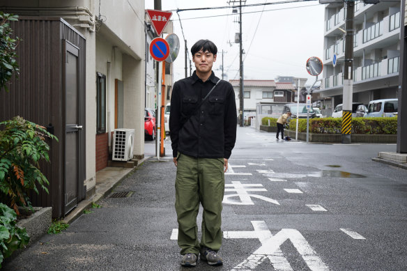 Yamaguchi factory worker Ryuuji Ebisutani is frustrated with hereditary politics. 